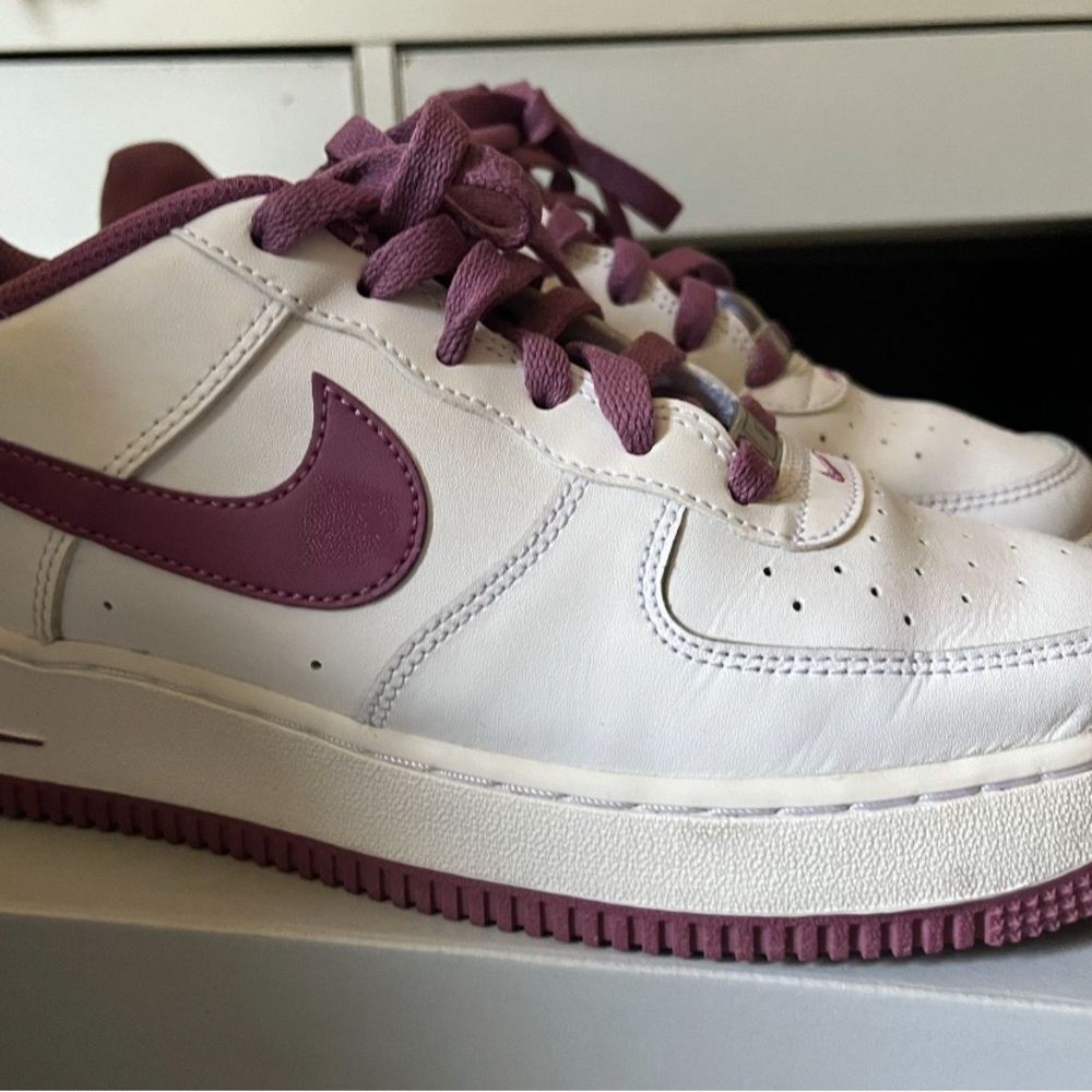 Nike Kids White and Purple Sneakers